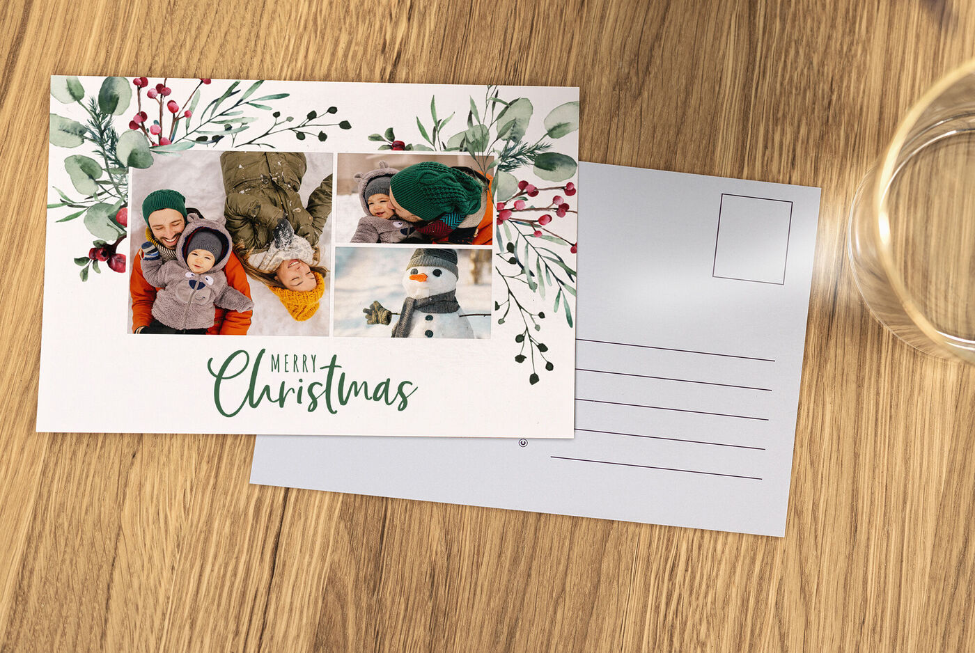 Un biglietto di Natale amorevolmente progettato con foto di momenti felici.