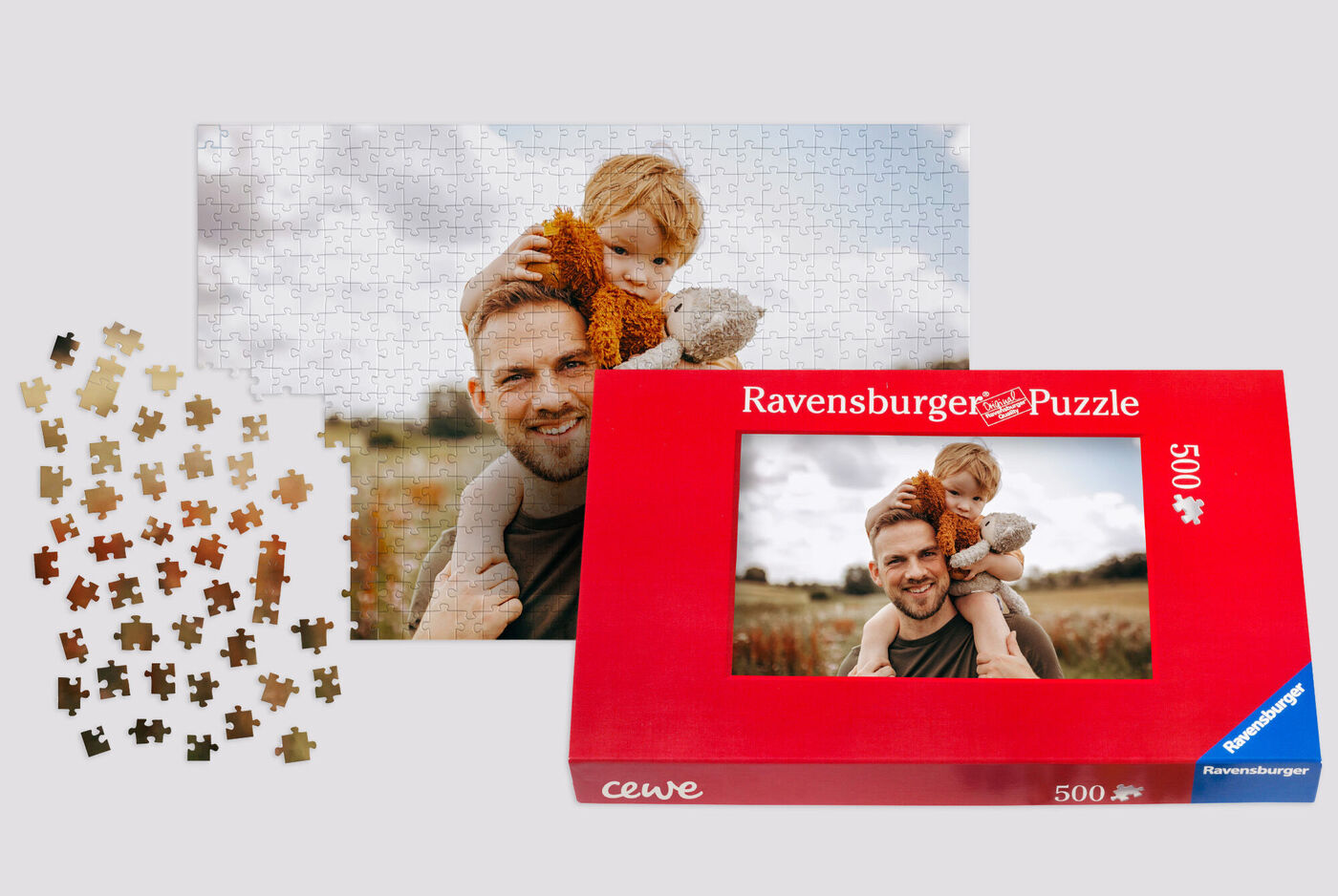 Un puzzle Ravensburger con un'immagine di un bambino che tiene un orsacchiotto.