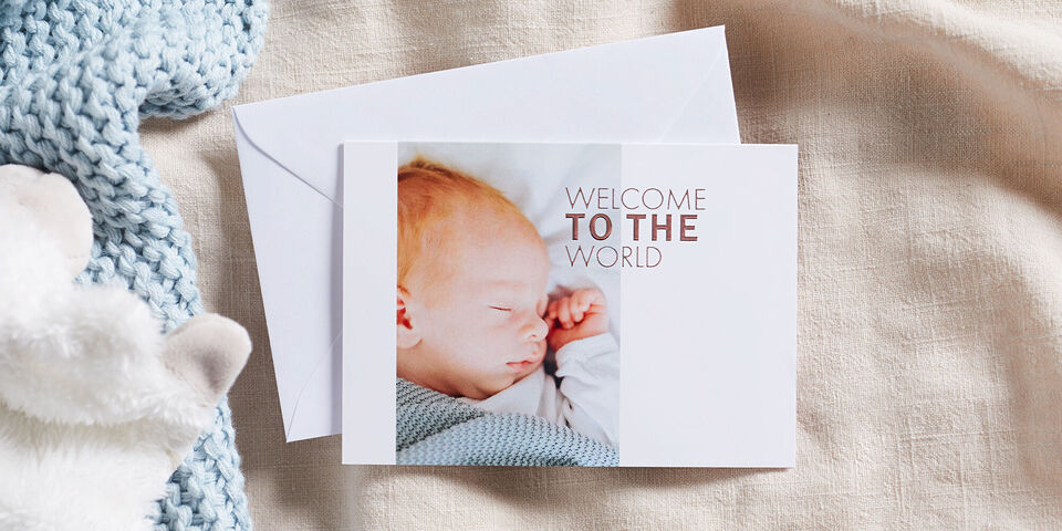 Una cartolina affettuosa per la nascita con il testo 'Welcome to the World'.